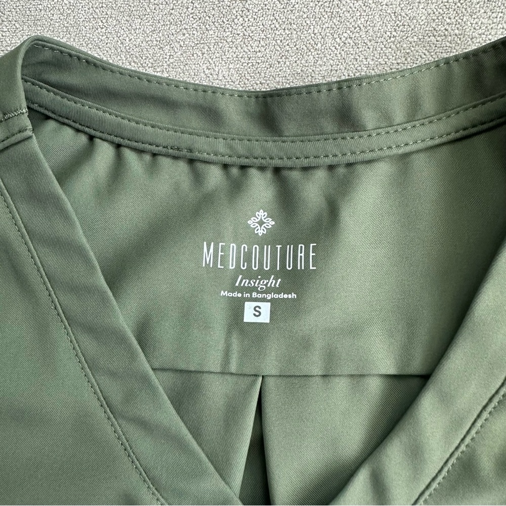 Med Couture Insight One Pocket V Neck Scrub Top. Olive Green. Small. - Picture 3 of 5